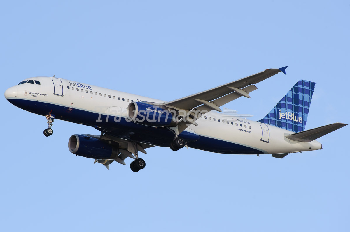 Airbus A320-232 N588JB (cn 2201)